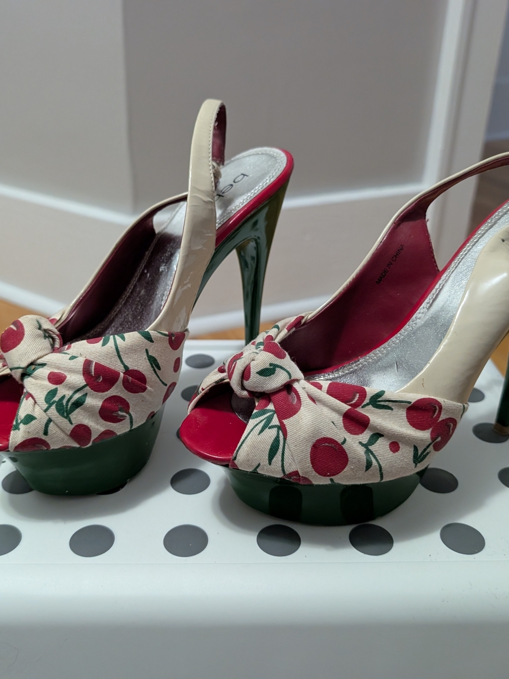 bebe Roxanne Cream Cherry Print Peep-Toe Platform Heels Size 9 - Picture 3 of 5